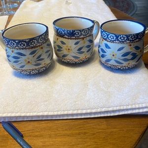 Temptations Old World. Set of 3 mugs. Like new